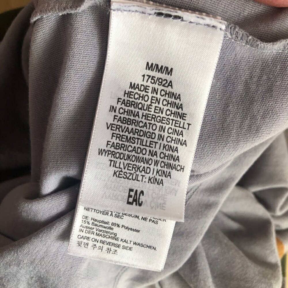 Marmot Mountain Works 1974 Gray Olive Green Graphic T Shirt Men's size M - Picture 6 of 7